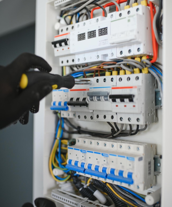 Installation électrique avec réglage d’un tableau électrique